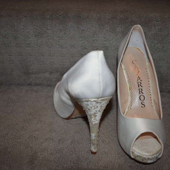 White Lacy Wedding Heels size 9 - Picture 2 of 5